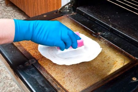 How to Clean the Oven Effectively